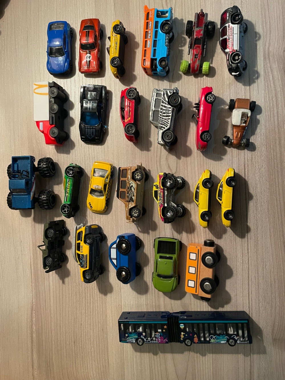Assorted Hot wheels and Match box cars 🚘